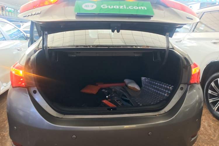 Used Toyota Corolla 2014 1.6L CVT GL Trunk