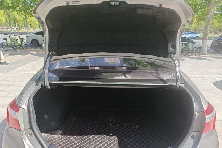 Used Toyota Corolla 2014 1.6L CVT GL-i Trunk