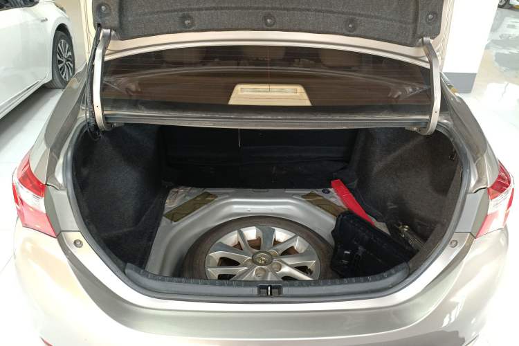 Used Toyota Corolla 2014 1.8L CVT Top-of-the-Line Version Trunk