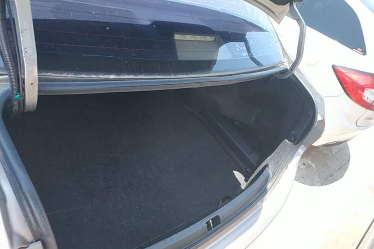 Used Toyota Corolla 2014 1.6L Manual GL Trunk