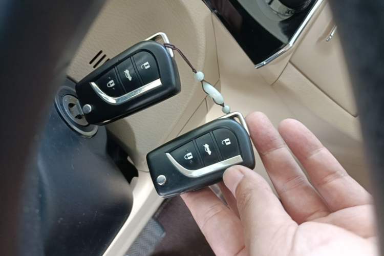 Used Toyota Corolla 2014 1.6L CVT GL Vehicle Key