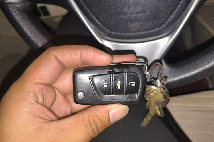Used Toyota Corolla 2014 1.6L CVT GL Vehicle Key