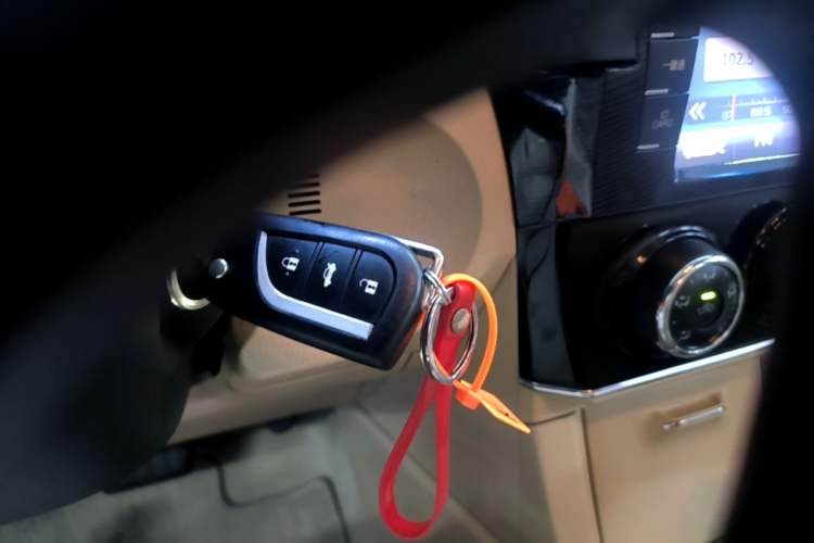 Used Toyota Corolla 2014 1.6L CVT GL Vehicle Key