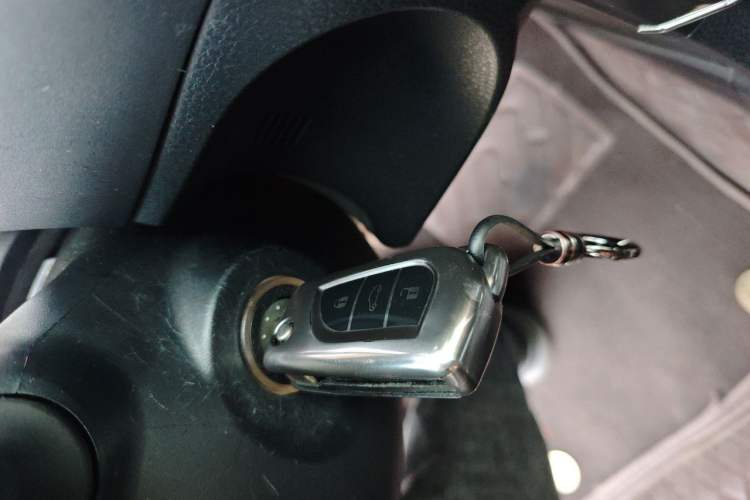 Used Toyota Corolla 2014 1.6L CVT GL Vehicle Key