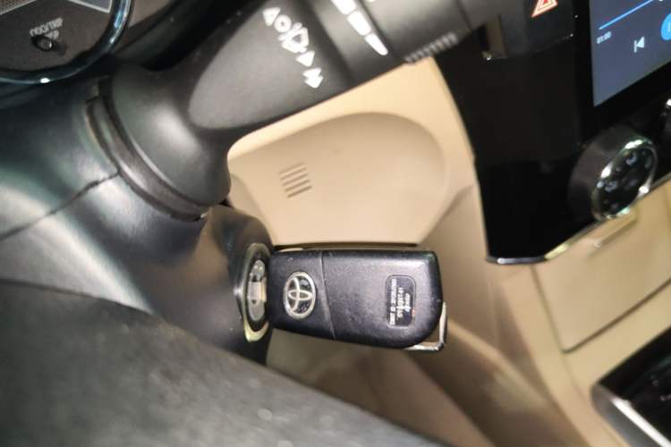 Used Toyota Corolla 2014 1.6L CVT GL Vehicle Key