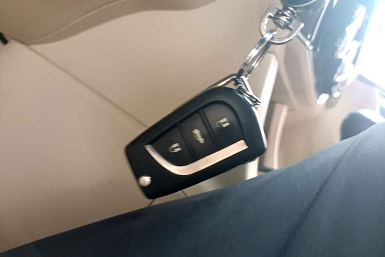 Used Toyota Corolla 2014 1.6L CVT GL-i Leather Edition Vehicle Key