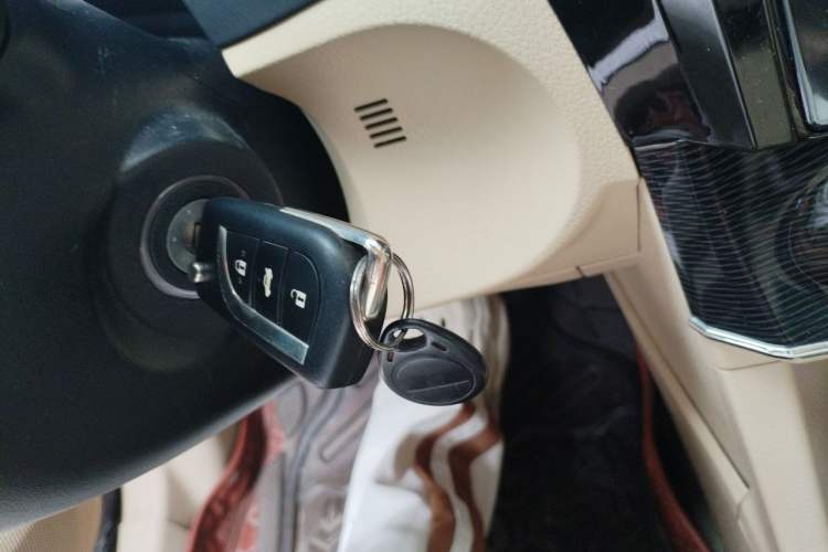 Used Toyota Corolla 2014 1.6L CVT GL-i Vehicle Key