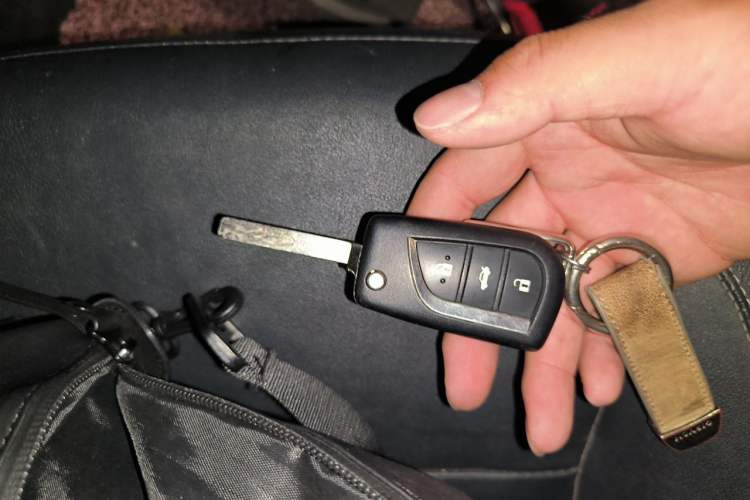 Used Toyota Corolla 2014 1.6L CVT GL-i Leather Edition Vehicle Key