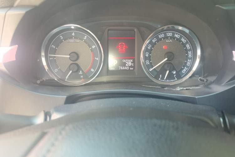 Used Toyota Corolla 2014 1.6L CVT GL-i Odometer Close Up