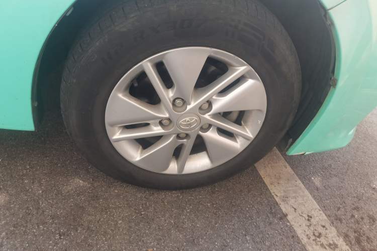 Used Toyota Corolla 2014 1.6L CVT GL-i Right Front Wheel Hub