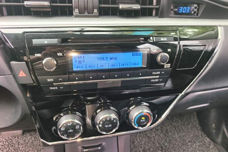 Used Toyota Corolla 2014 1.6L CVT GL Audio And AC Panel
