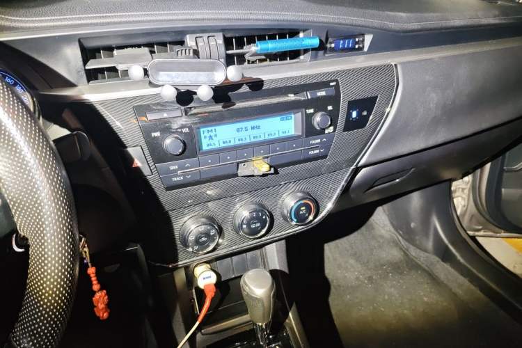 Used Toyota Corolla 2014 1.6L CVT GL-i Leather Edition Audio And AC Panel