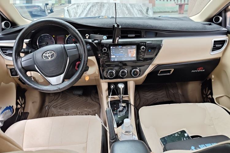 Used Toyota Corolla 2014 1.6L CVT GL-i Center Console
