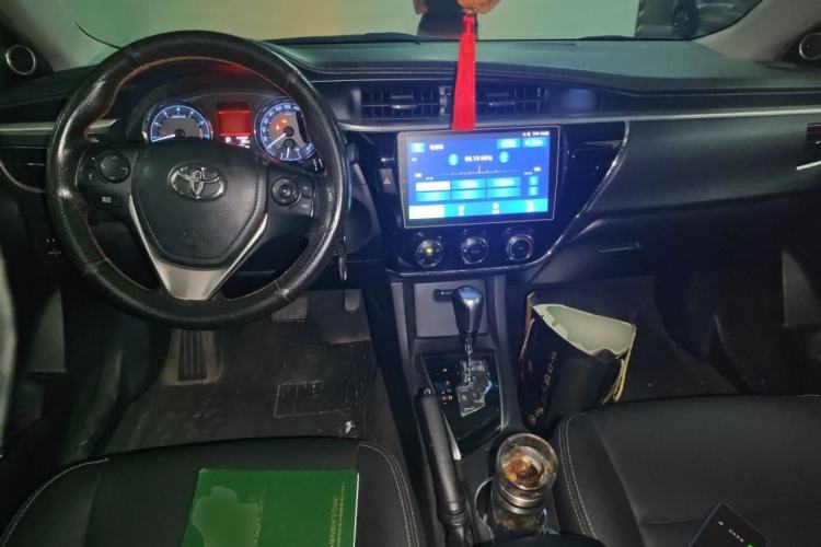 Used Toyota Corolla 2014 1.6L CVT GL Center Console