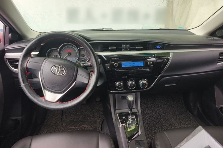 Used Toyota Corolla 2014 1.6L CVT GL Center Console