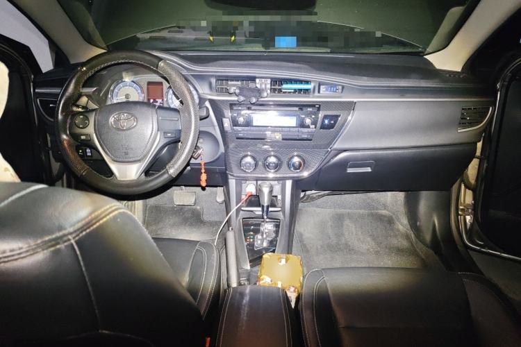 Used Toyota Corolla 2014 1.6L CVT GL-i Leather Edition Center Console