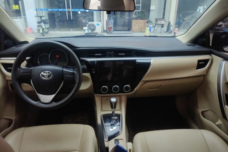 Used Toyota Corolla 2014 1.6L CVT GL-i Center Console