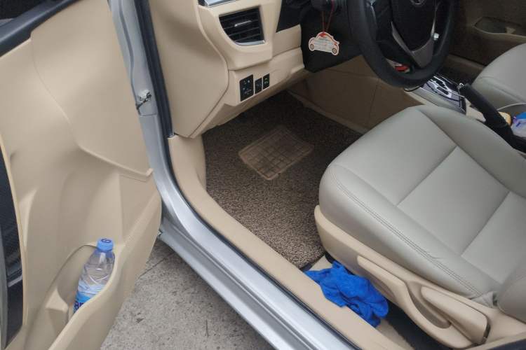 Used Toyota Corolla 2014 1.6L CVT GL-i Driver Seat