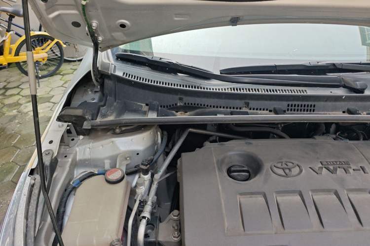 Used Toyota Corolla 2014 1.8L CVT GLX-i Engine Bay Right