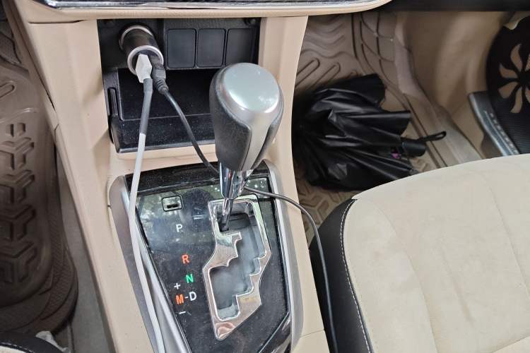 Used Toyota Corolla 2014 1.6L CVT GL-i Gear Lever