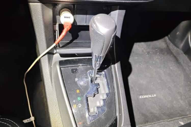 Used Toyota Corolla 2014 1.6L CVT GL-i Leather Edition Gear Lever