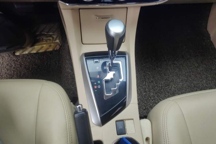 Used Toyota Corolla 2014 1.6L CVT GL-i Gear Lever