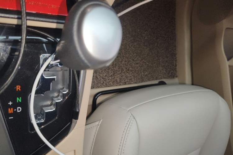 Used Toyota Corolla 2014 1.6L CVT GL-i Gear Lever