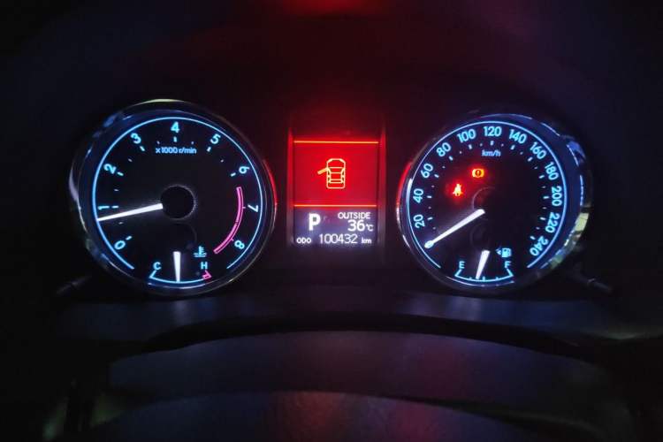 Used Toyota Corolla 2014 1.6L CVT GL Odometer Close Up