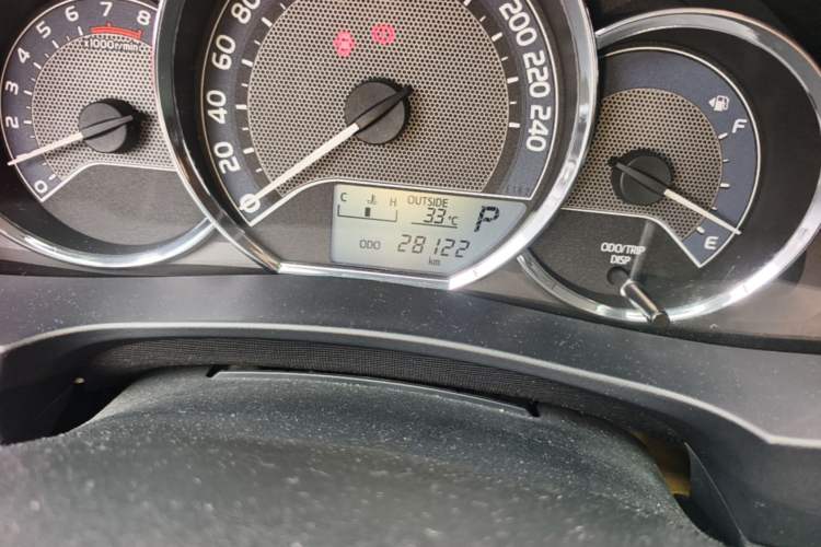 Used Toyota Corolla 2014 1.6L CVT GL Odometer Close Up