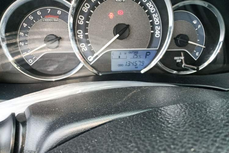 Used Toyota Corolla 2014 1.6L CVT GL Odometer Close Up