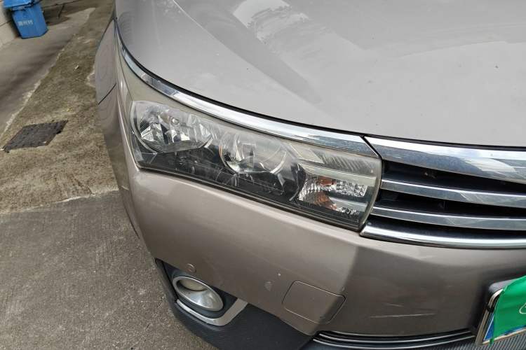 Used Toyota Corolla 2014 1.6L CVT GL-i Right Front Headlight