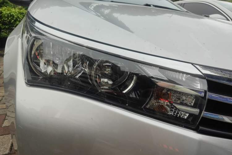 Used Toyota Corolla 2014 1.6L CVT GL-i Right Front Headlight