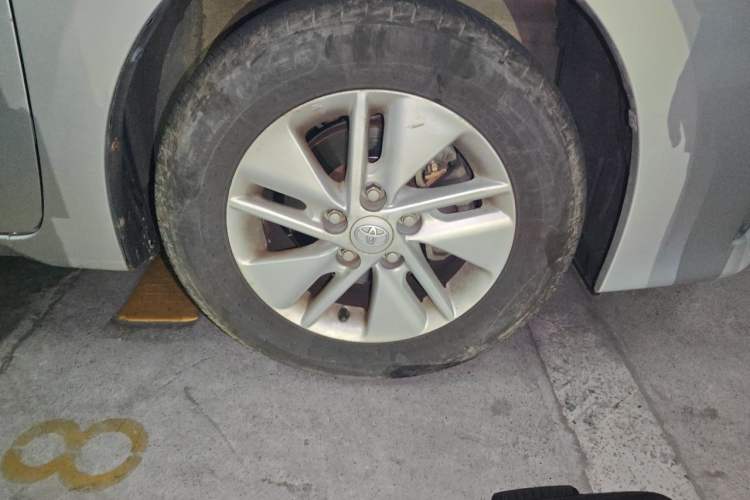Used Toyota Corolla 2014 1.6L CVT GL Right Front Wheel Hub