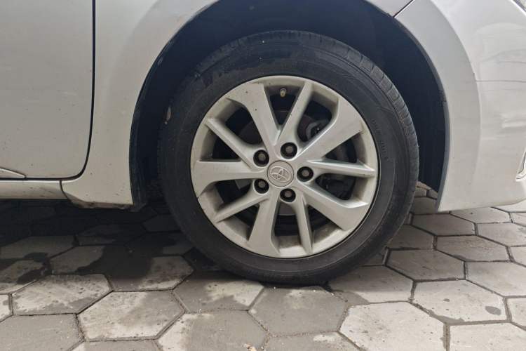 Used Toyota Corolla 2014 1.8L CVT GLX-i Right Front Wheel Hub