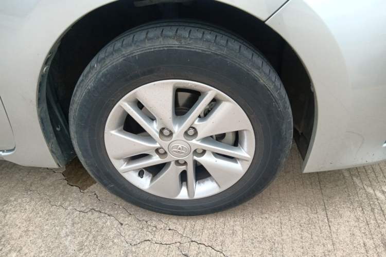 Used Toyota Corolla 2014 1.6L CVT GL Right Front Wheel Hub