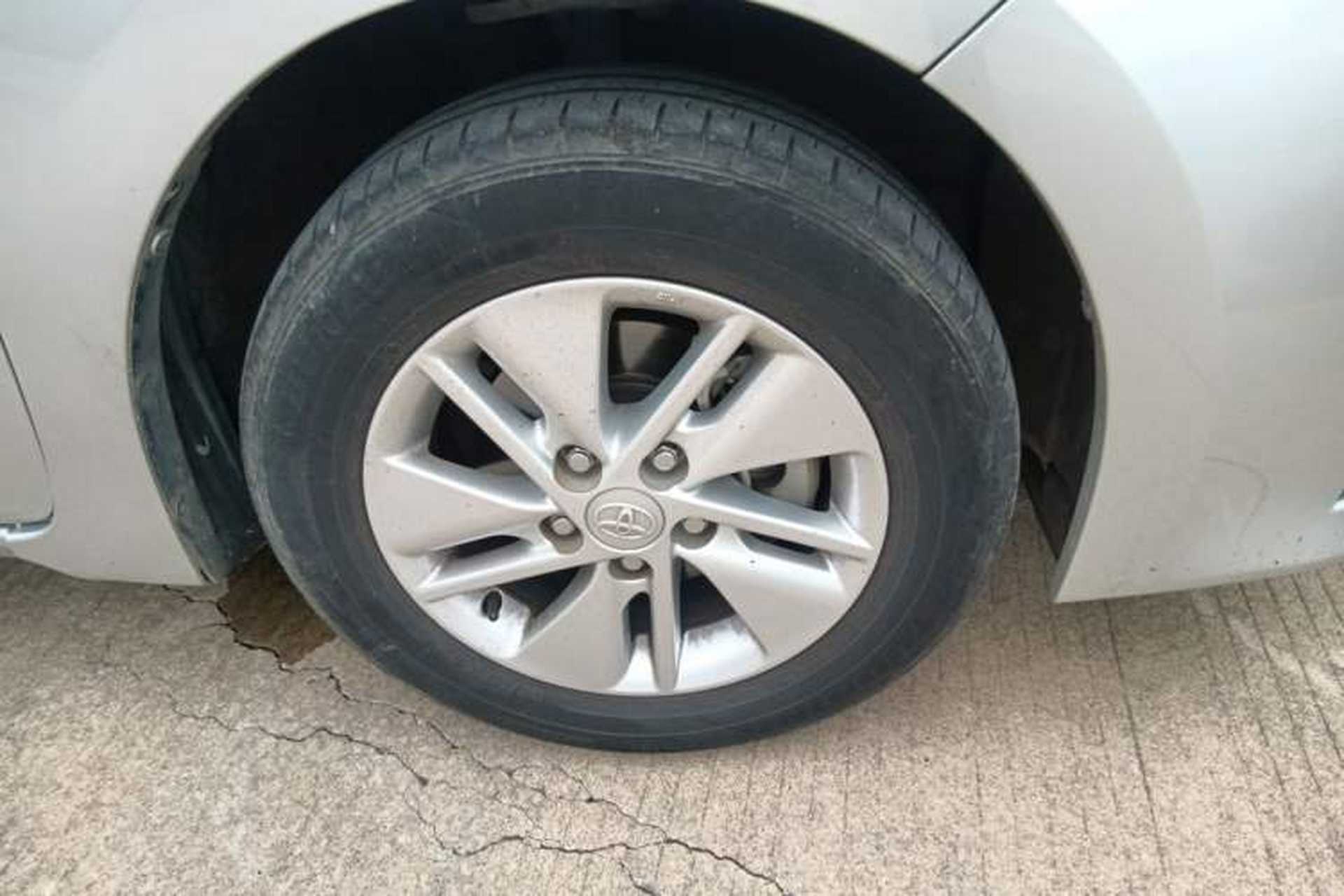 Used Toyota Corolla 2014 1.6L CVT GL Right Front Wheel Hub