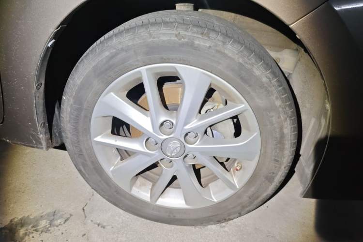 Used Toyota Corolla 2014 1.6L CVT GL-i Leather Edition Right Front Wheel Hub