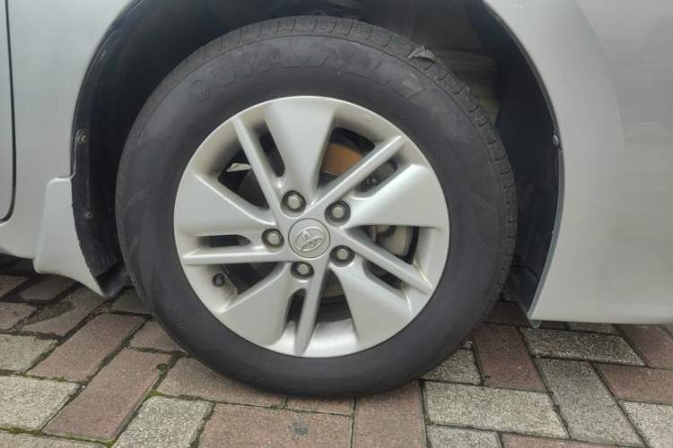 Used Toyota Corolla 2014 1.6L CVT GL-i Right Front Wheel Hub