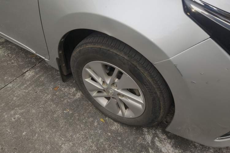 Used Toyota Corolla 2014 1.6L CVT GL-i Right Front Wheel Hub