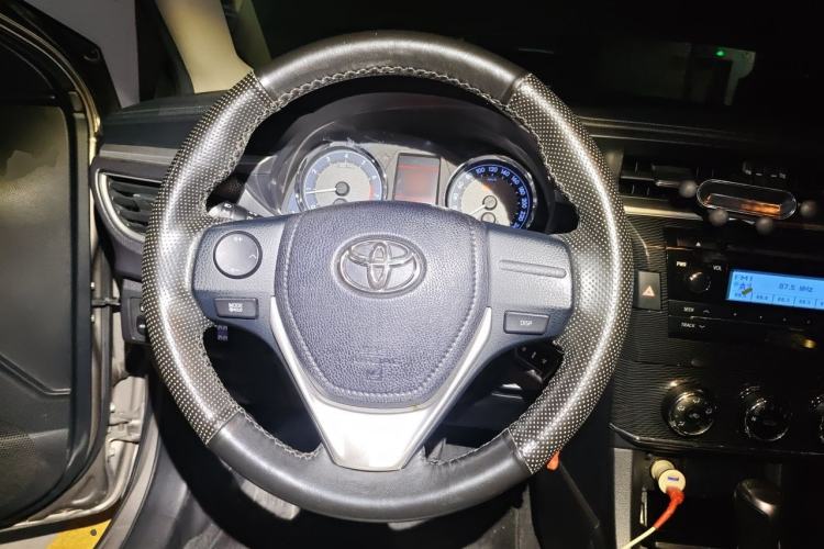Used Toyota Corolla 2014 1.6L CVT GL-i Leather Edition Steering Wheel