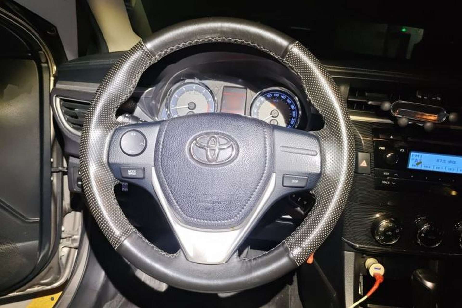 Used Toyota Corolla 2014 1.6L CVT GL-i Leather Edition Steering Wheel