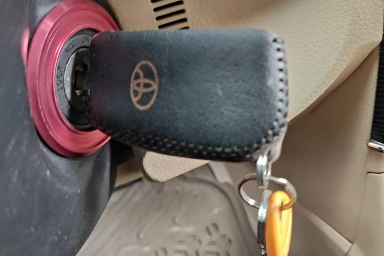 Used Toyota Corolla 2014 1.6L CVT GL-i Vehicle Key