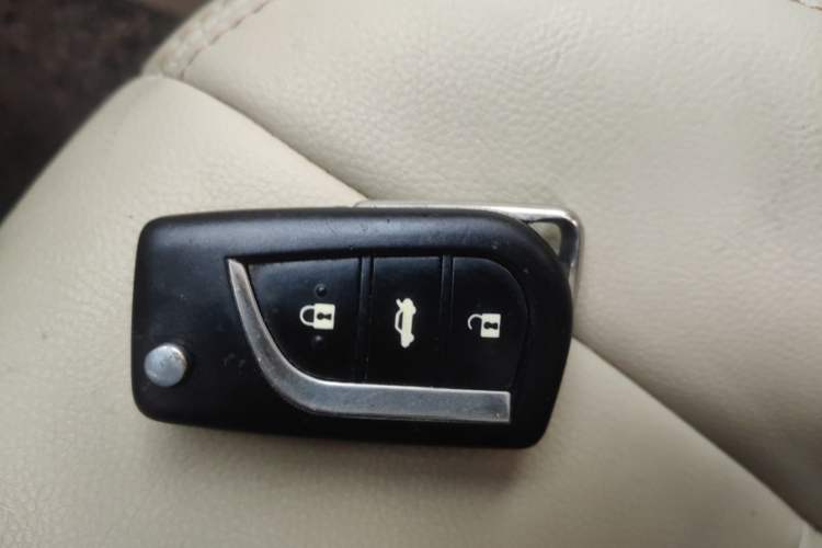 Used Toyota Corolla 2014 1.6L CVT GL-i Vehicle Key