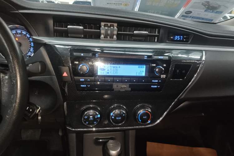 Used Toyota Corolla 2014 1.6L CVT GL-i Leather Edition Audio And AC Panel
