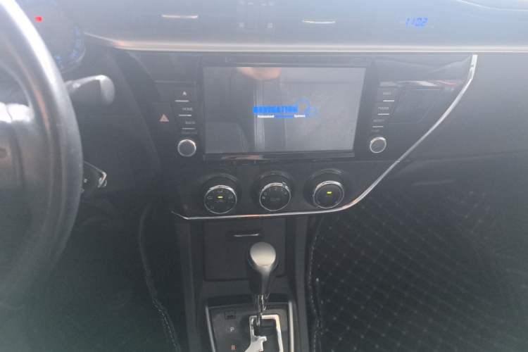 Used Toyota Corolla 2014 1.6L CVT GL-i Leather Edition Audio And AC Panel