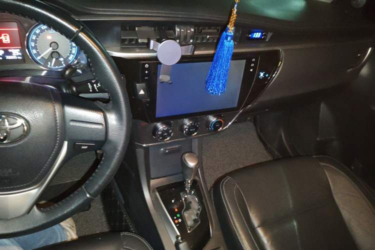 Used Toyota Corolla 2014 1.6L CVT GL-i Leather Edition Audio And AC Panel