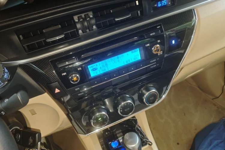 Used Toyota Corolla 2014 1.6L CVT GL-i Leather Edition Audio And AC Panel