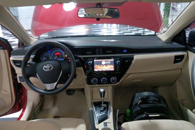 Used Toyota Corolla 2014 1.6L CVT GL Center Console