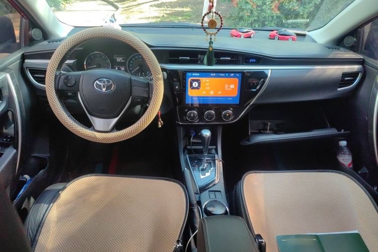 Used Toyota Corolla 2014 1.6L CVT GL-i Leather Edition Center Console