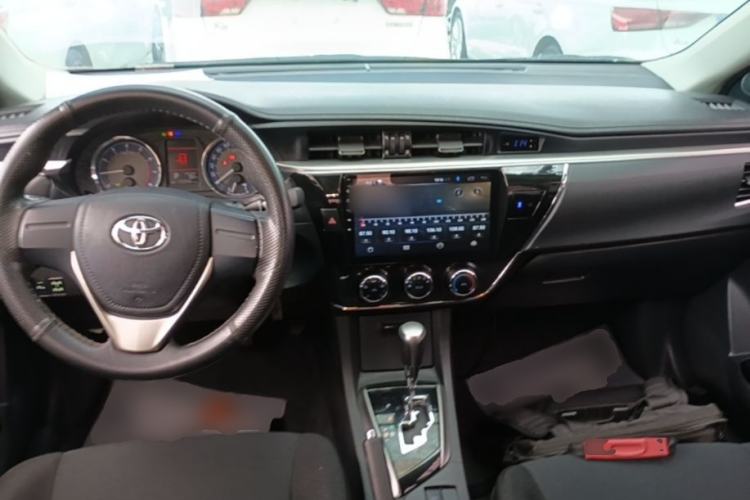 Used Toyota Corolla 2014 1.6L CVT GL-i Center Console